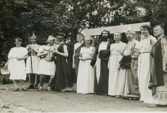 The cast of 'Laodice' in 1954